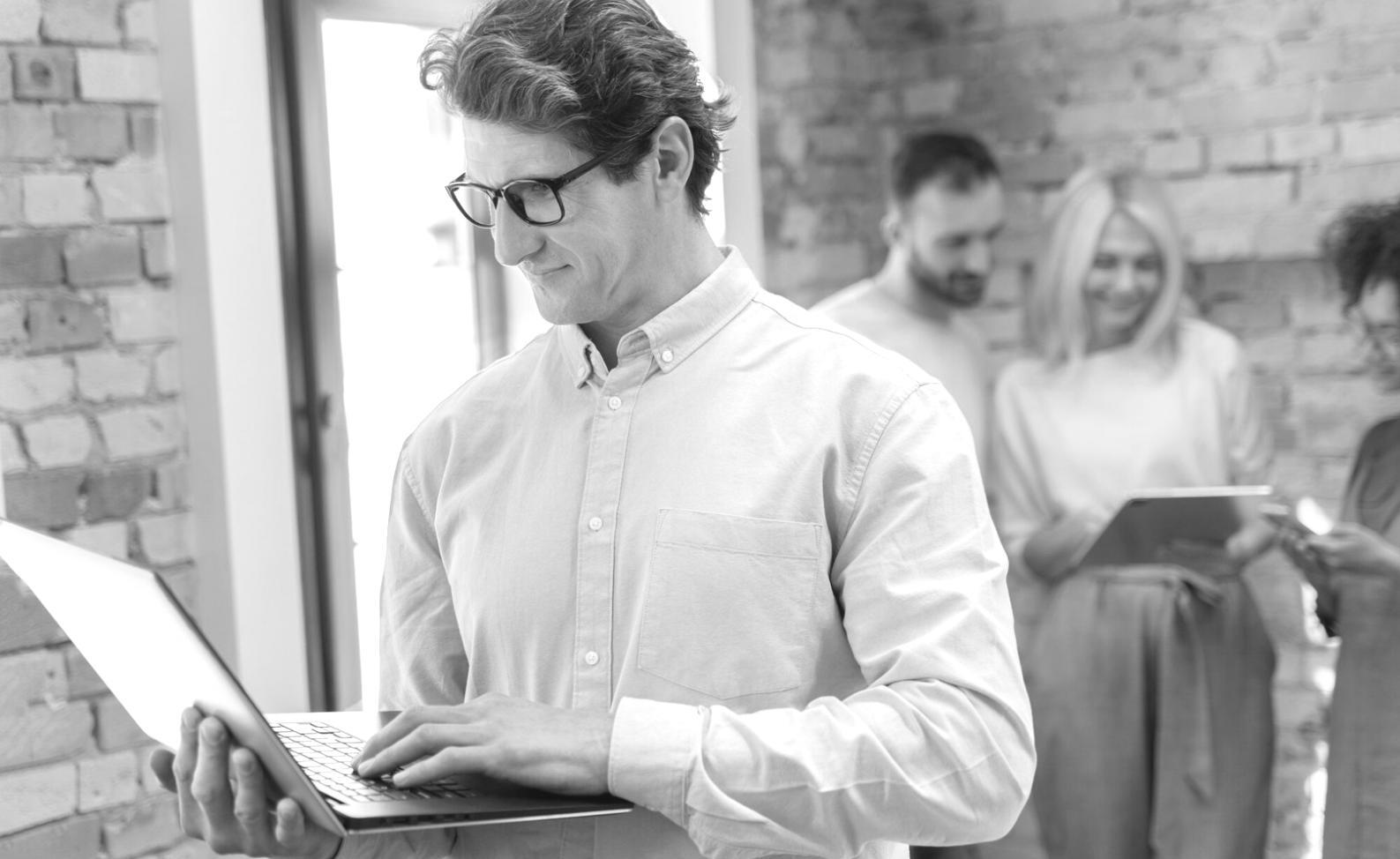 Testimonio en video de Adrián sobre desarrollo profesional